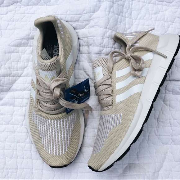 adidas scarpe nuove di zecca swift run donne sz 75 poshmark adidas scarpe nuove di zecca swift run donne sz 75 poshmark